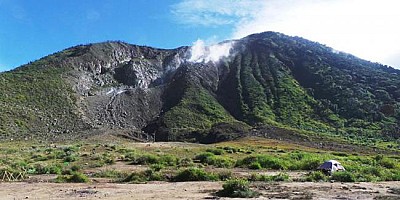 Mendaki Gunung Talang, Pesona Tiga Danau di Bumi Rendang